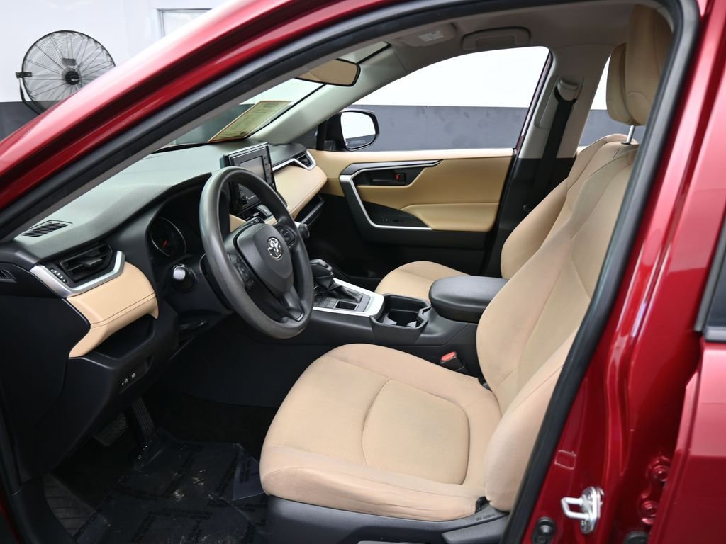 Used 2019 Toyota RAV4 LE image 11