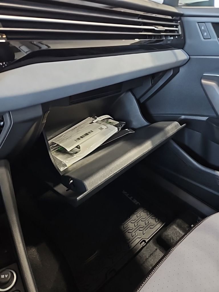 New 2026 Volkswagen Jetta SE FWD image 29