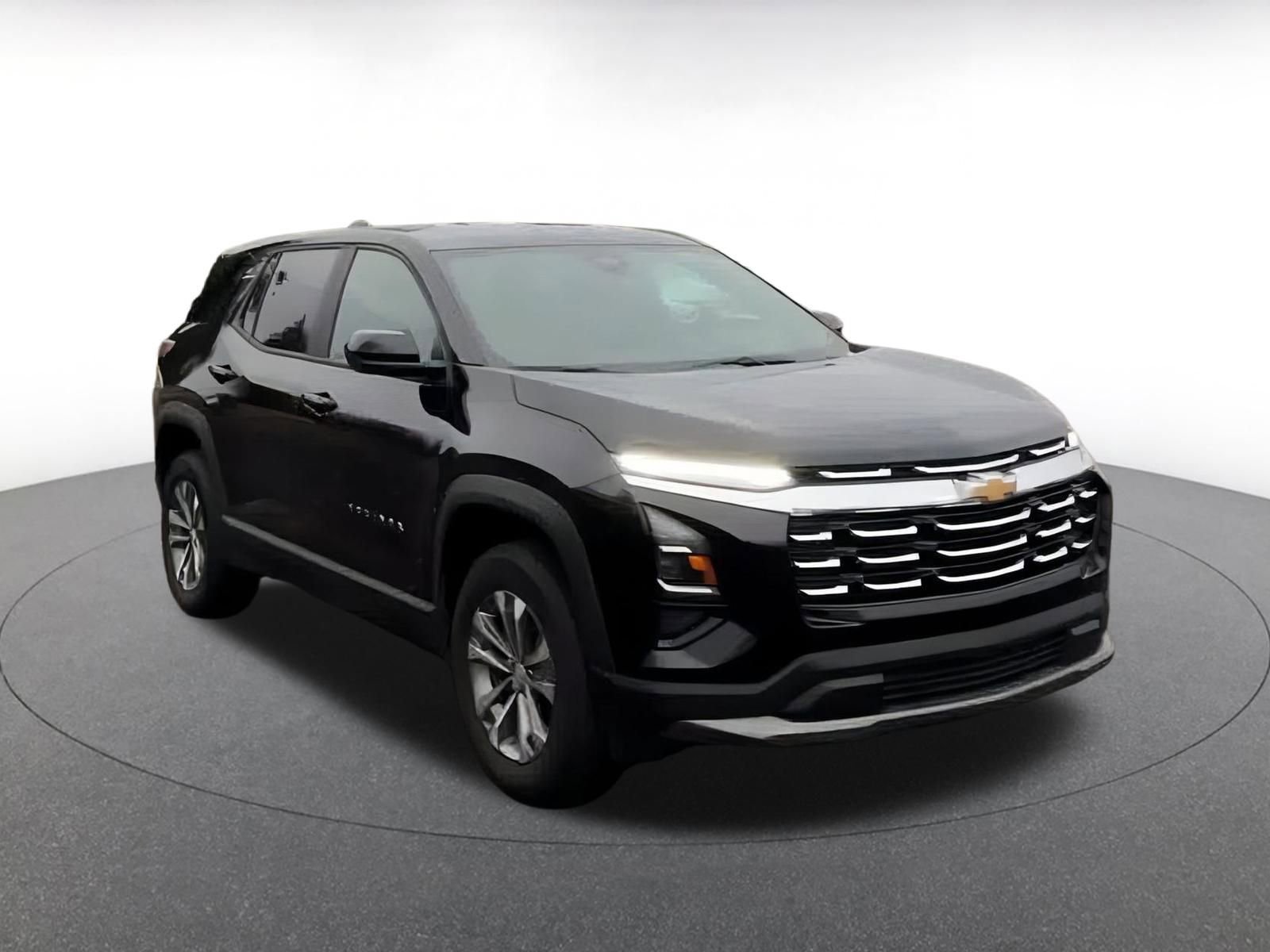 Used 2025 Chevrolet Equinox LT image 3