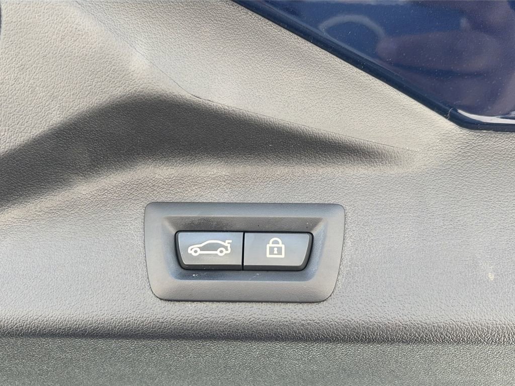 Used 2021 BMW X5 M50i w/ Executive Package image 32