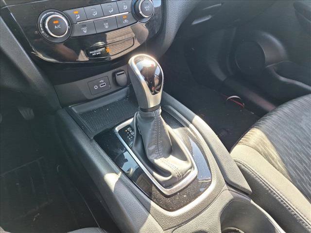 Used 2020 Nissan Rogue S w/ Special Edition Package FWD image 9