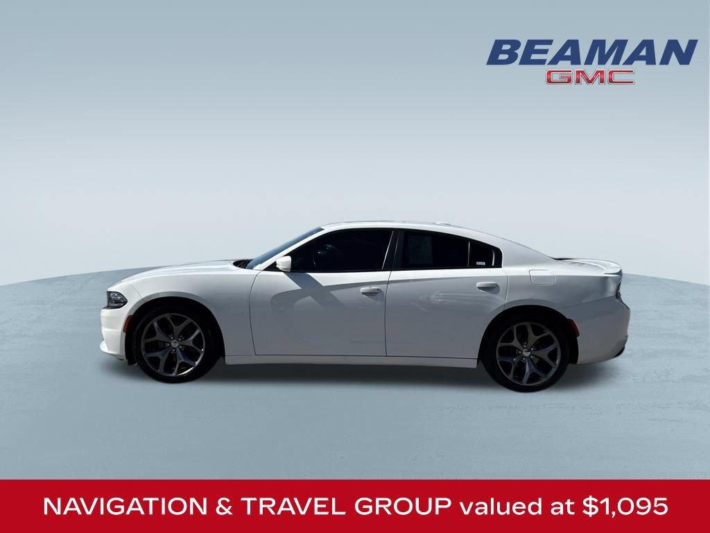Used 2016 Dodge Charger SXT w/ Plus Group RWD image 4