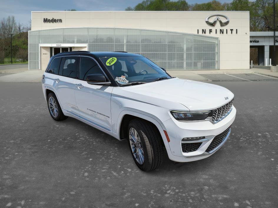 Used 2025 Jeep Grand Cherokee Summit AWD/4WD image 2