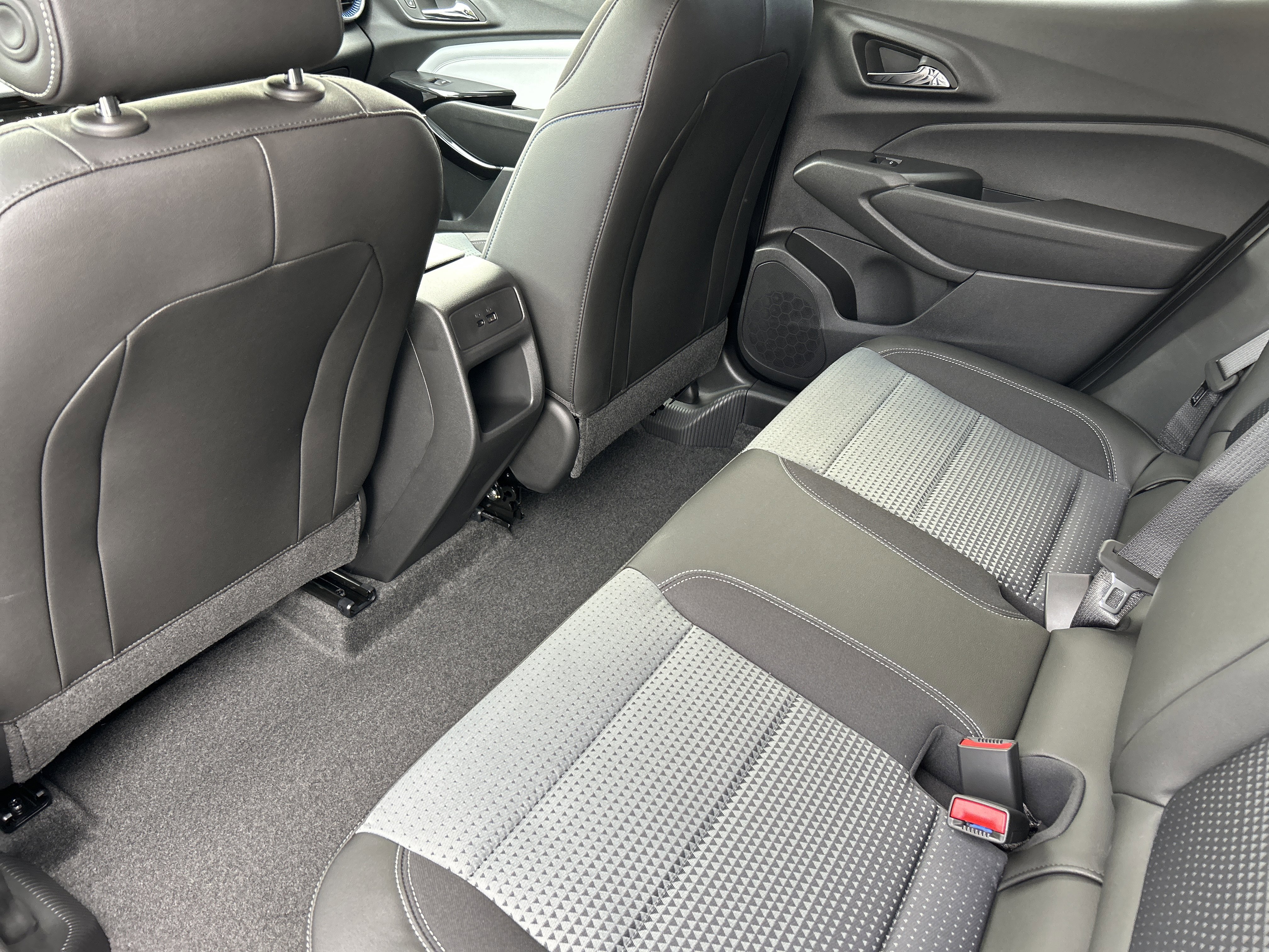 New 2025 Chevrolet Trax LT w/ Driver Confidence Package image 41