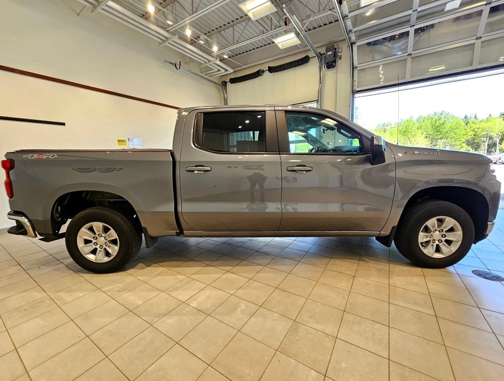 Used 2022 Chevrolet Silverado 1500 LT AWD/4WD image 4