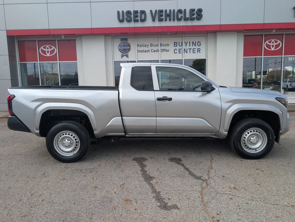 Certified 2025 Toyota Tacoma SR w/ Towing Package AWD/4WD image 8