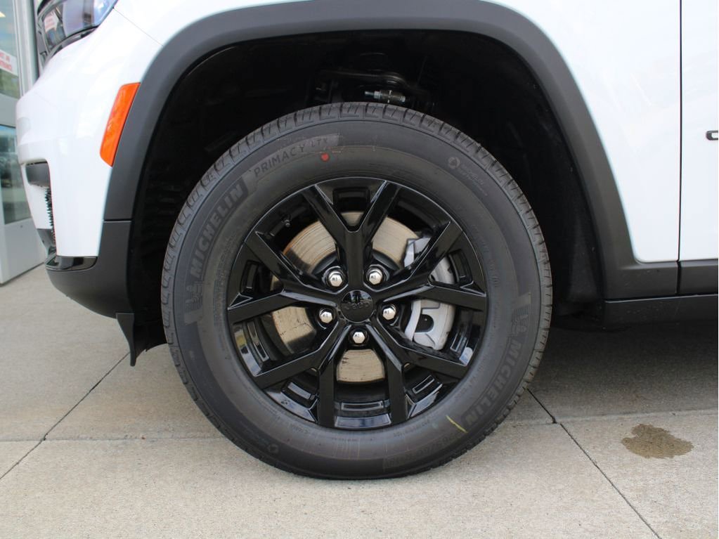New 2025 Jeep Grand Cherokee L Altitude image 13