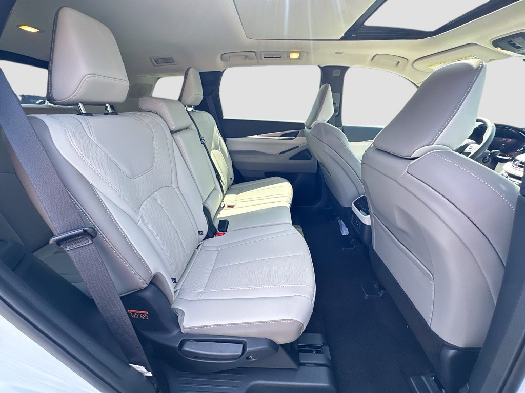 Used 2027 INFINITI QX60 Pure w/ Cargo Package FWD image 30
