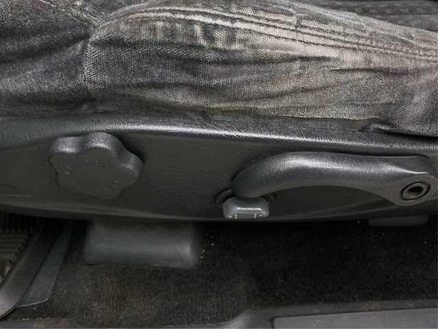 Used 2001 Chevrolet Blazer LS w/ Preferred Equipment Group AWD/4WD image 24
