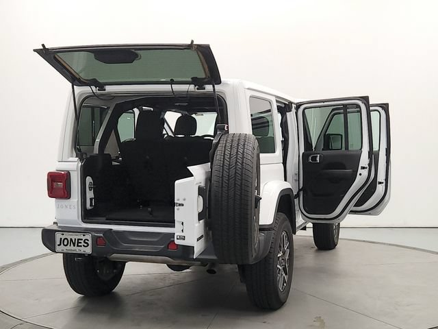 Used 2025 Jeep Wrangler Unlimited Sahara AWD/4WD image 14