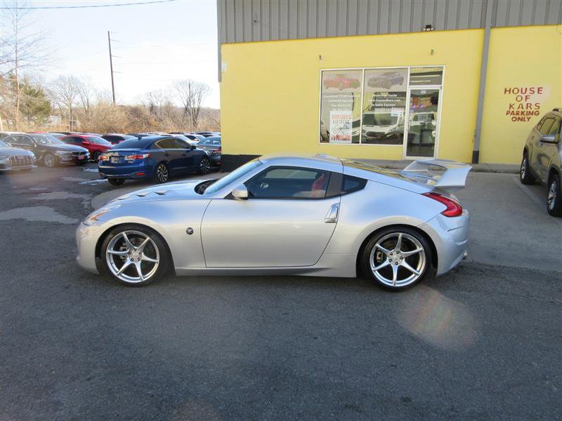 Used 2017 Nissan 370Z Touring image 2
