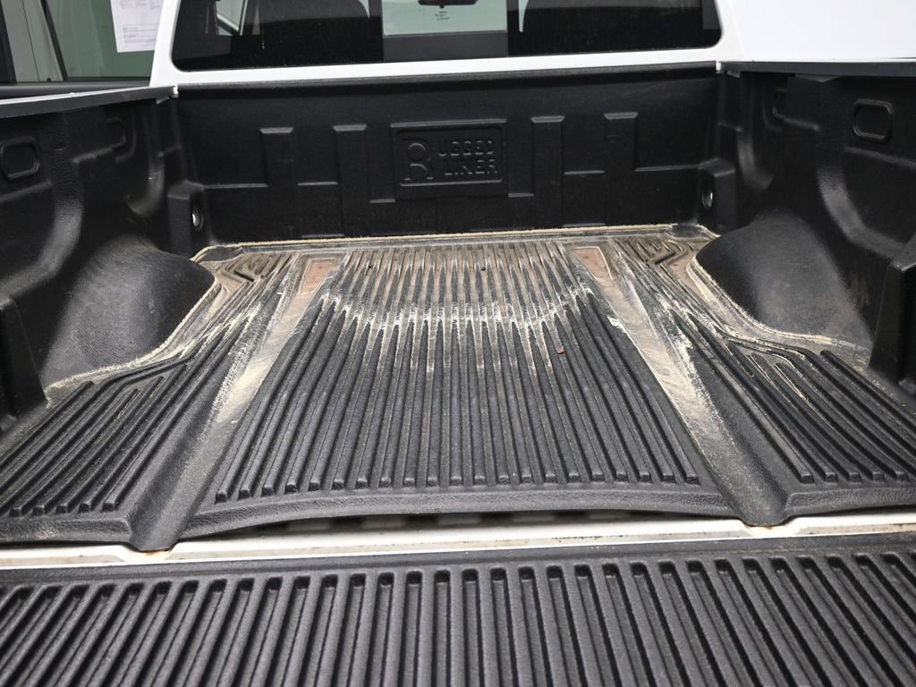 Used 2022 Nissan Titan SV image 18