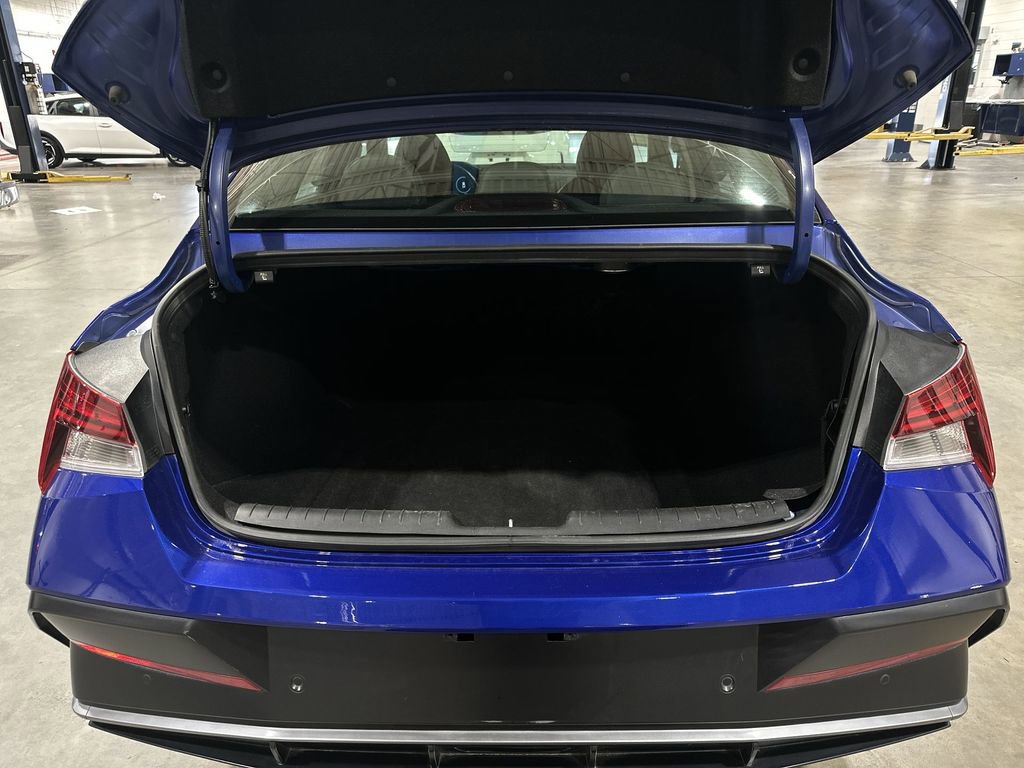 Used 2024 Hyundai Elantra Limited image 21