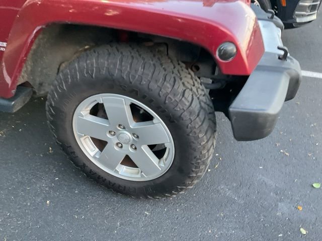 Used 2012 Jeep Wrangler Unlimited Sahara w/ Max Tow Pkg AWD/4WD image 2