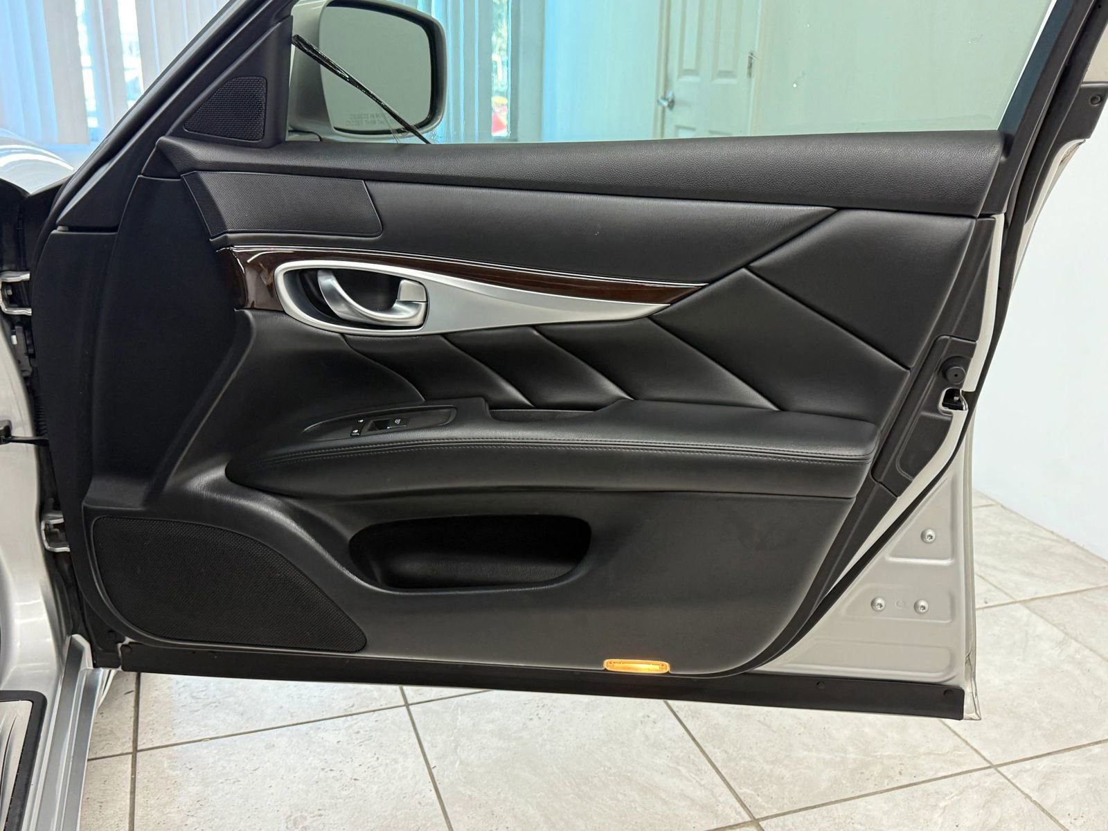 Used 2012 INFINITI M37 w/ Premium Pkg image 21