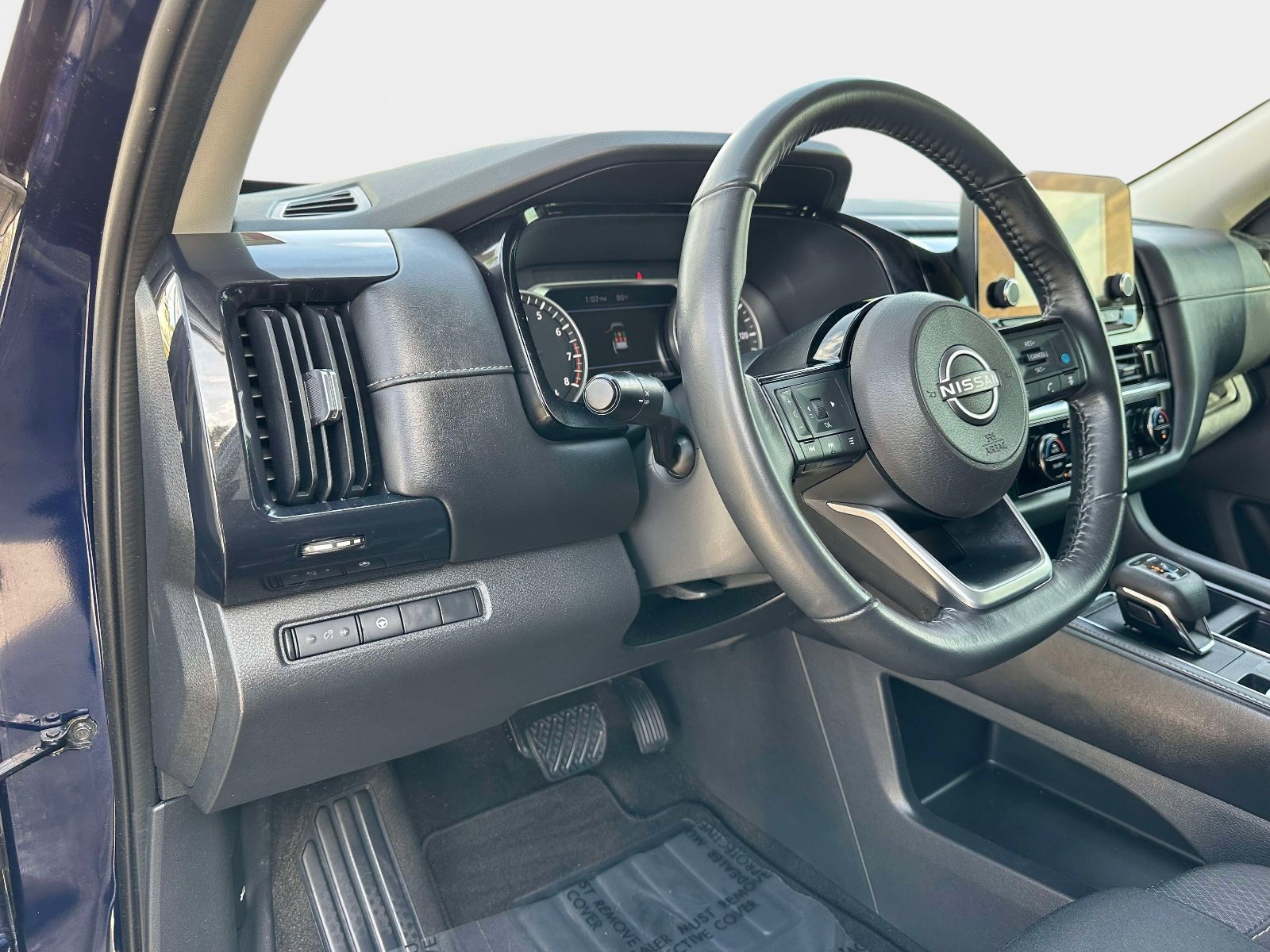 Used 2022 Nissan Pathfinder SV image 19