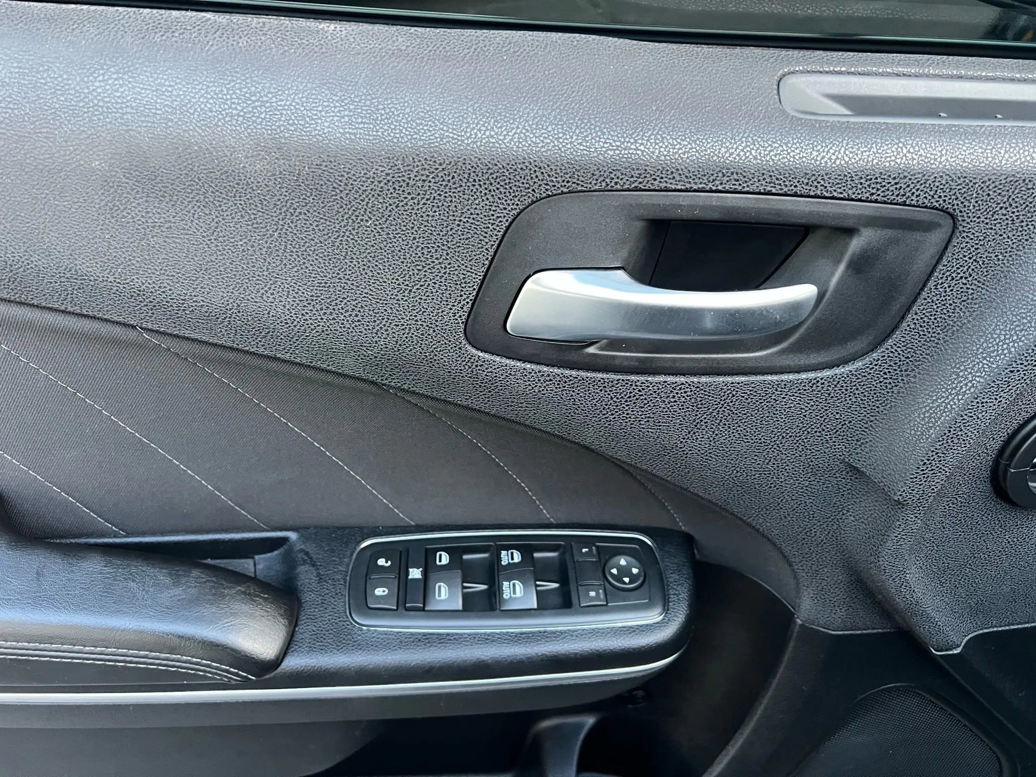 Used 2017 Dodge Charger SXT image 19