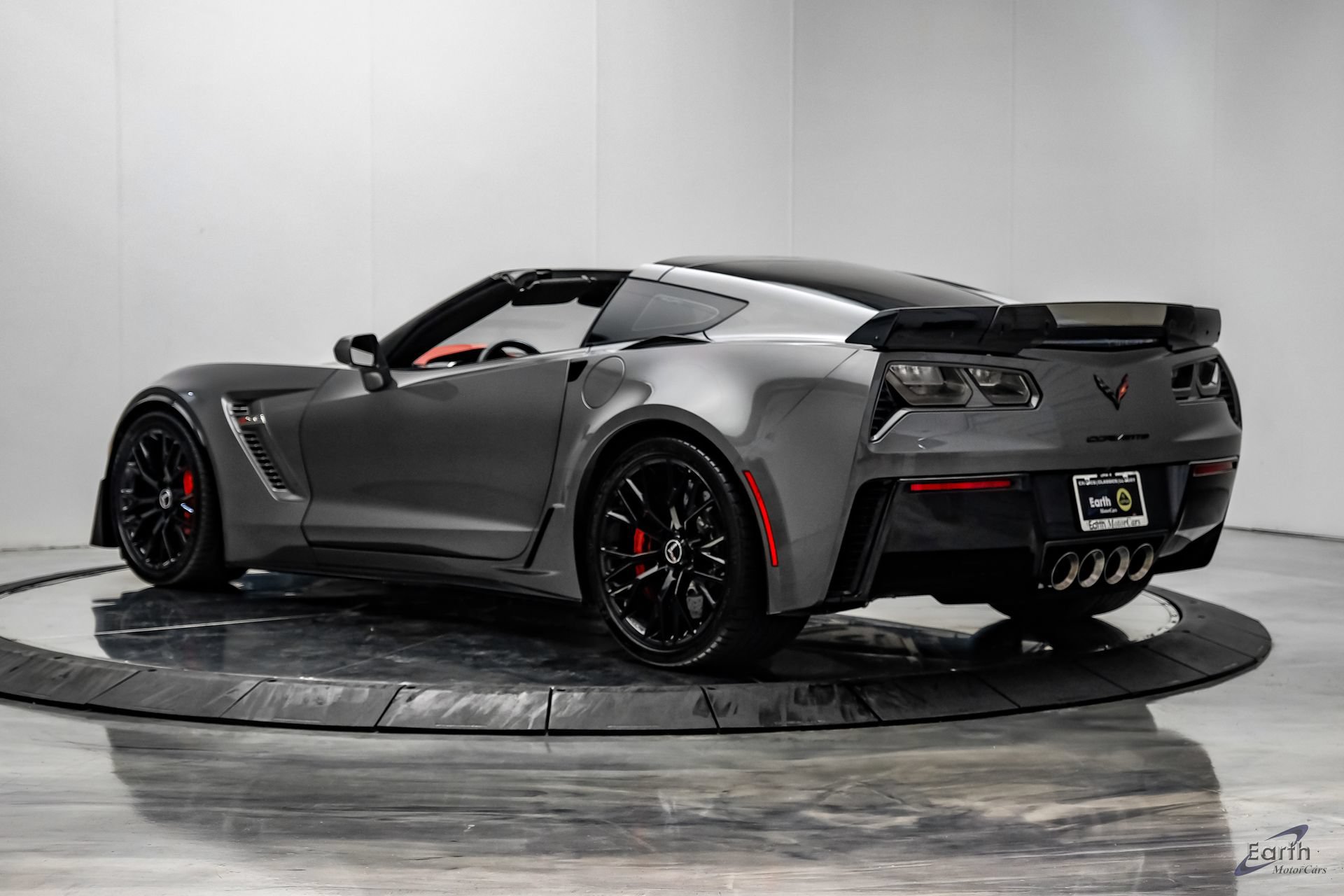 Used 2015 Chevrolet Corvette Z06 w/ 3LZ Preferred Equipment Group RWD image 12