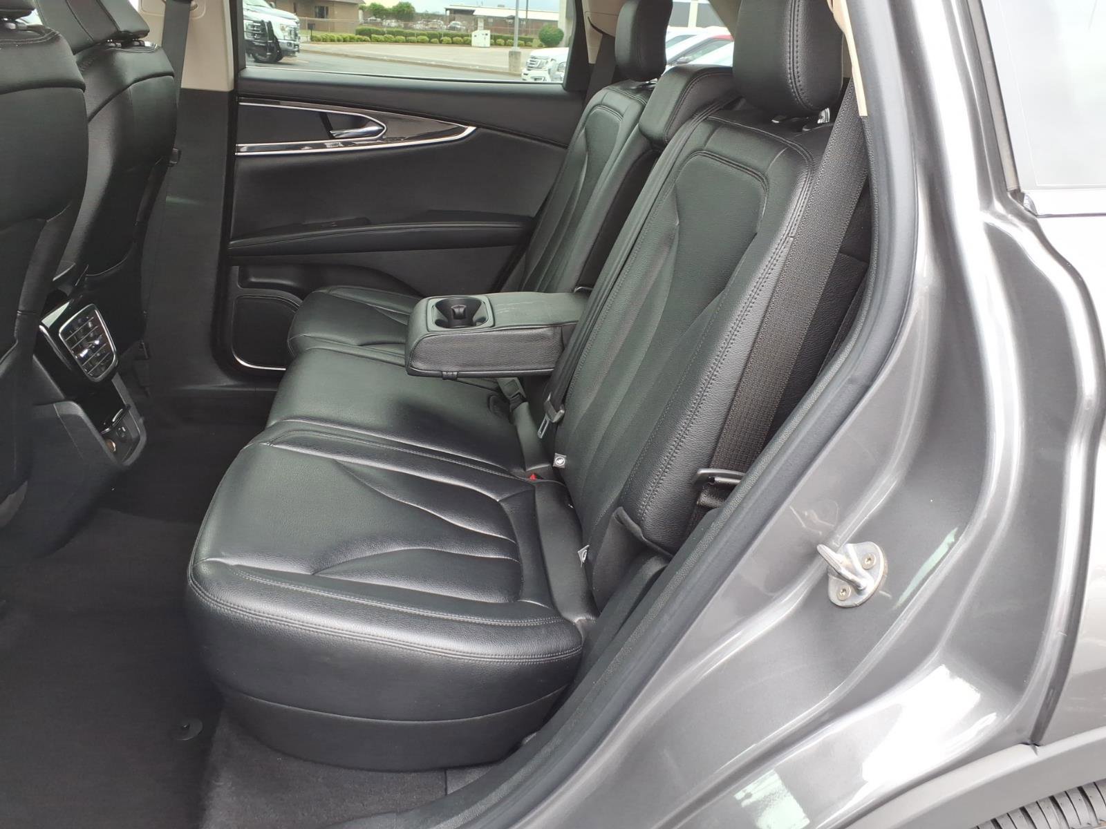 Used 2022 Lincoln Nautilus FWD w/ Premium Package image 8