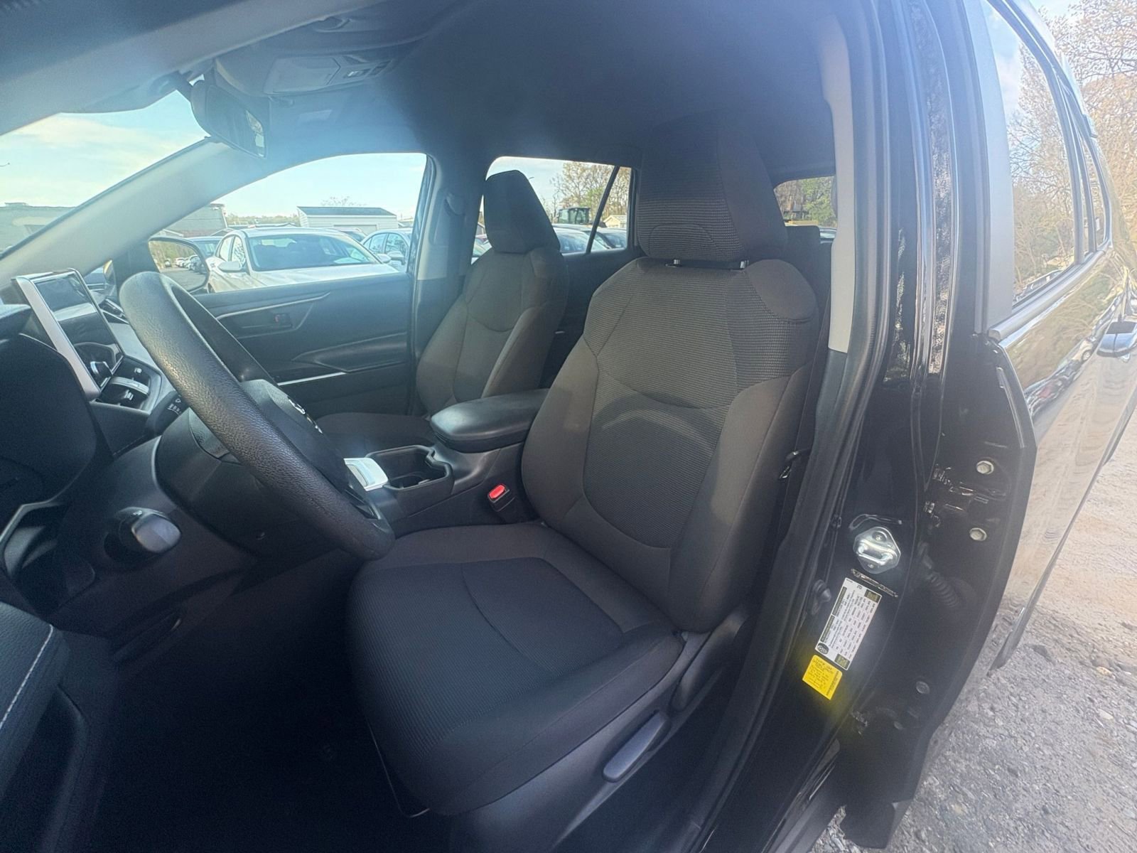 Used 2025 Toyota RAV4 LE AWD/4WD image 33