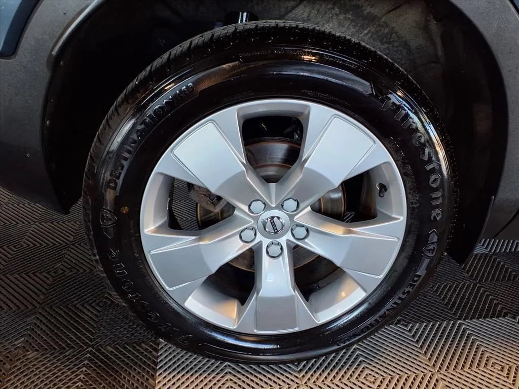 Used 2021 Volvo XC40 T4 Momentum FWD image 8