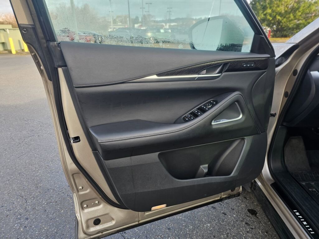 Used 2023 INFINITI QX60 Sensory w/ Vision Package AWD/4WD image 24