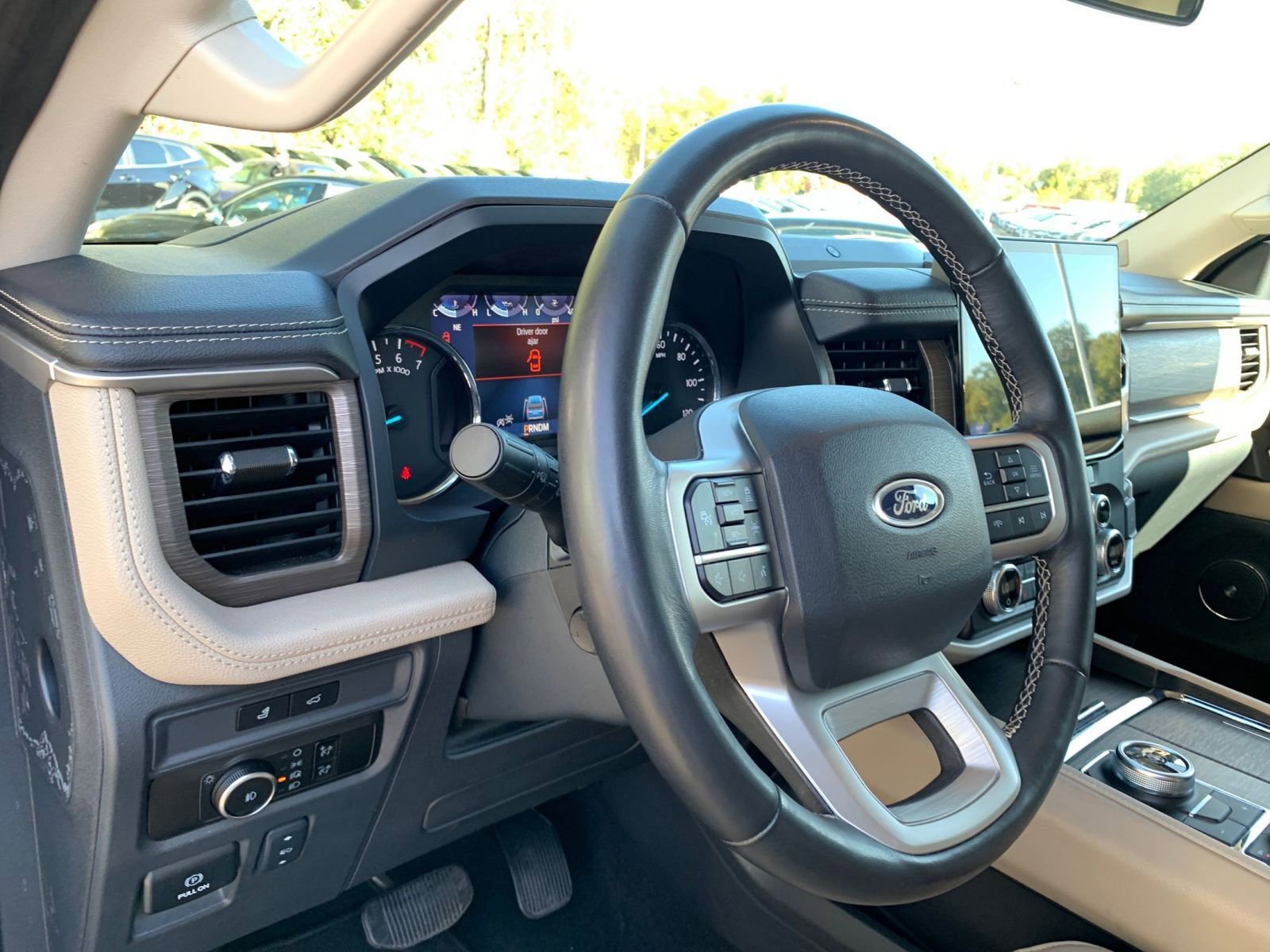 Used 2024 Ford Expedition Limited AWD/4WD image 34