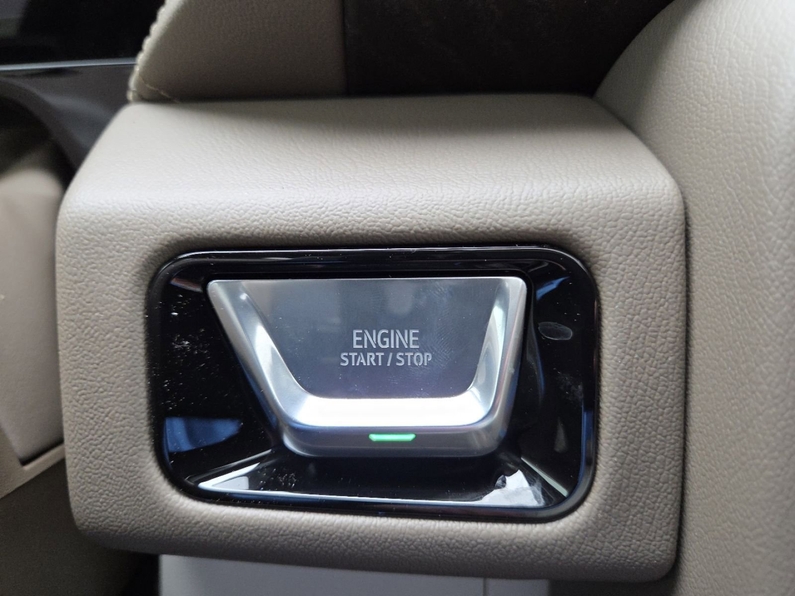 New 2026 GMC Yukon XL Denali w/ Denali Reserve Package image 13