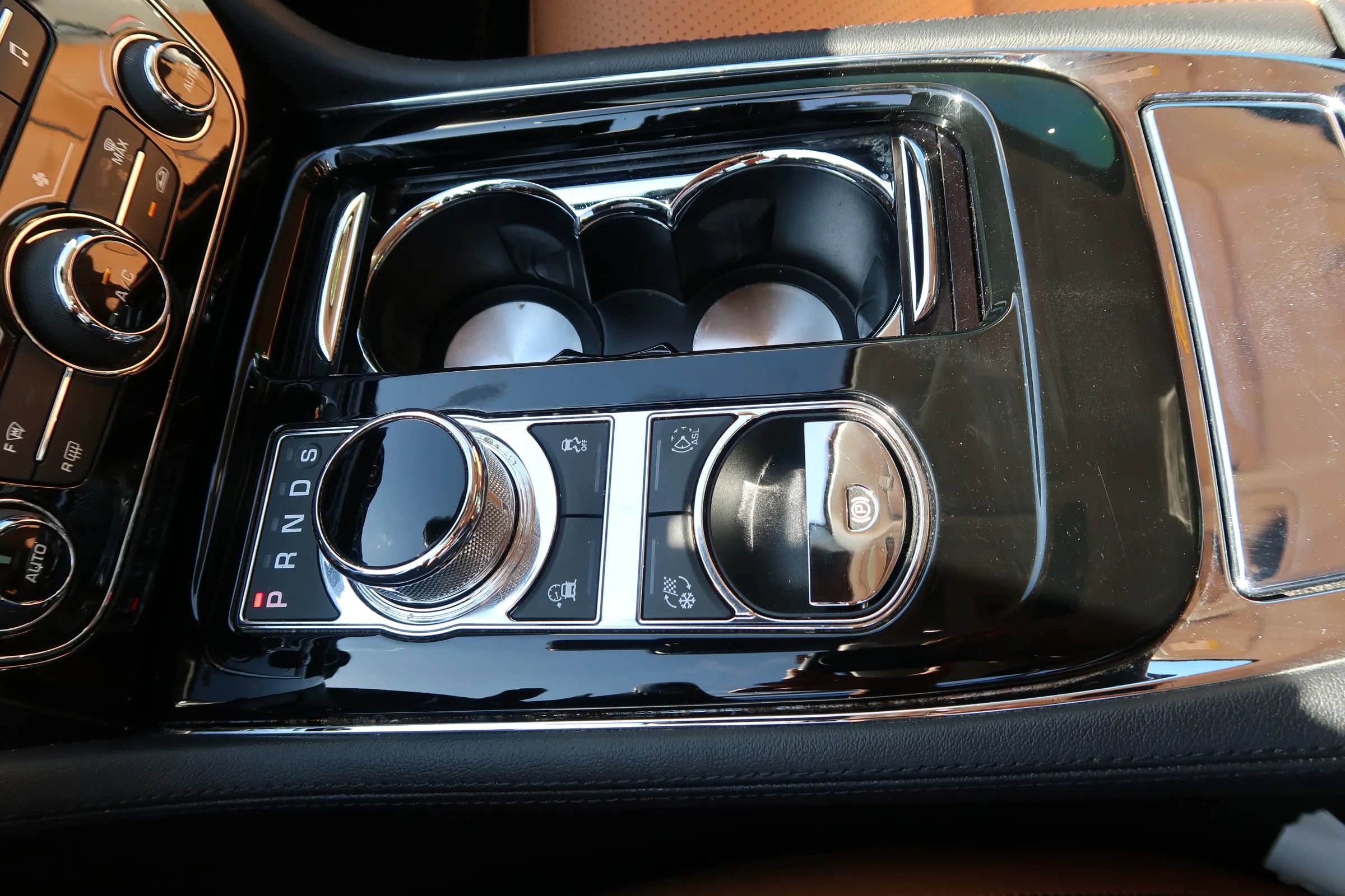 Used 2019 Jaguar XJ R-Sport image 30