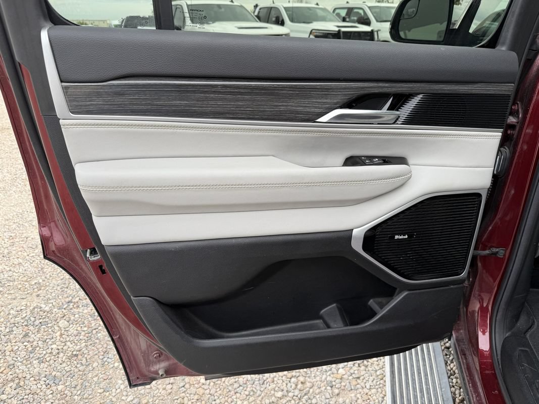 Used 2022 Jeep Wagoneer Series III w/ Premium Group I AWD/4WD image 27