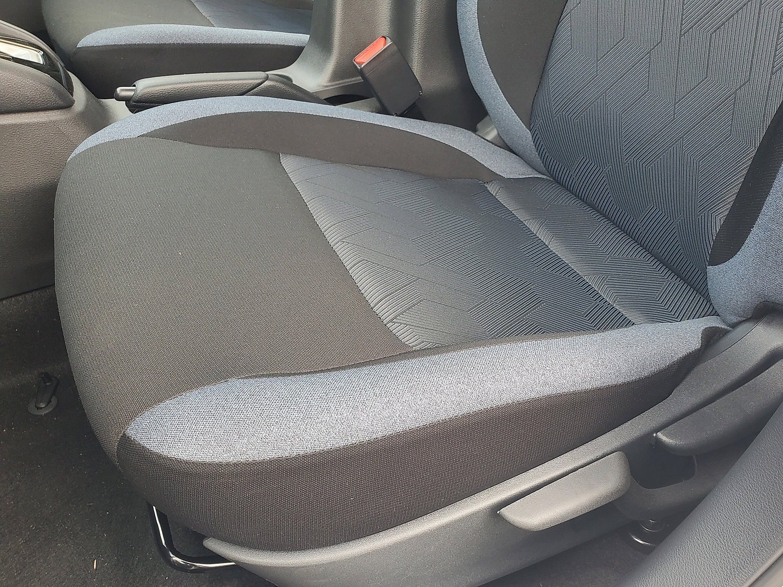 New 2025 Nissan Versa SV w/ Trunk Package FWD image 16