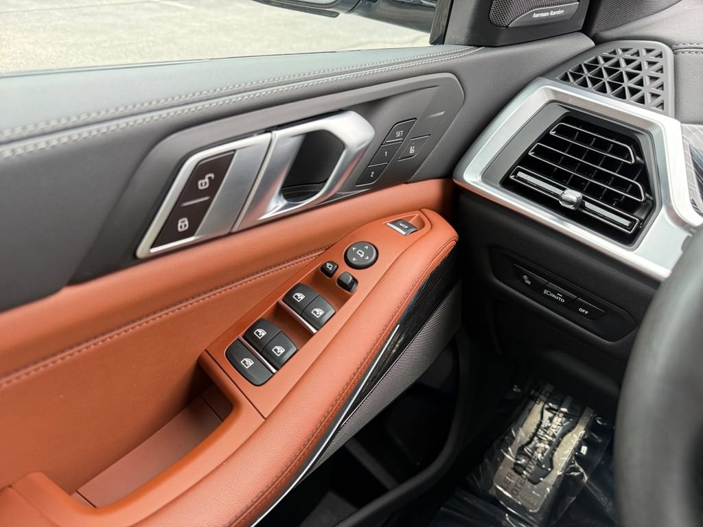 Used 2024 BMW X5 xDrive40i w/ M Sport Package AWD/4WD image 29