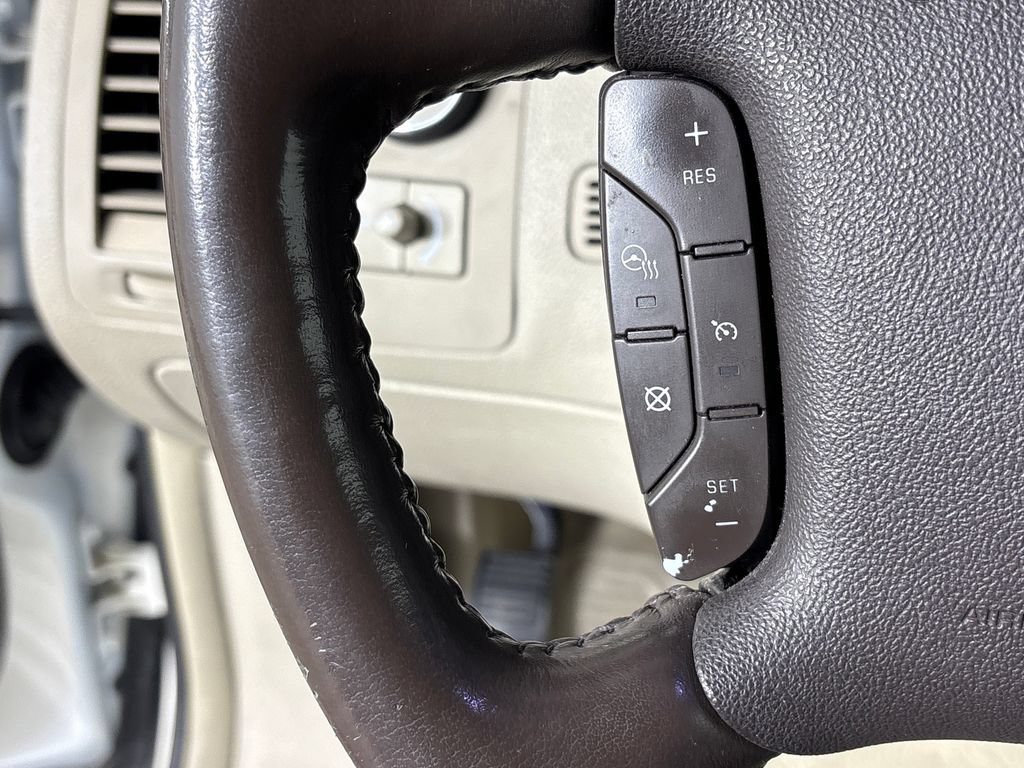 Used 2008 Cadillac DTS w/ Sun And Sound Package FWD image 19