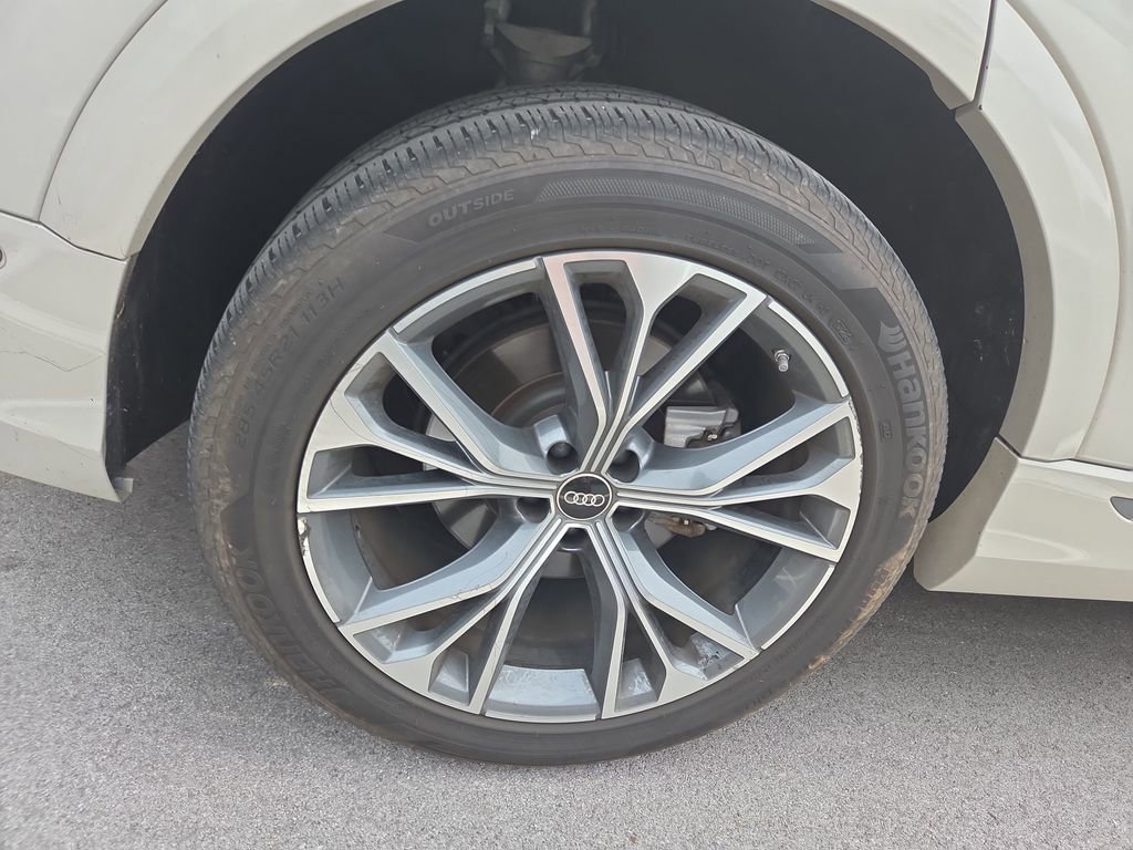 Used 2023 Audi Q8 Premium Plus AWD/4WD image 4