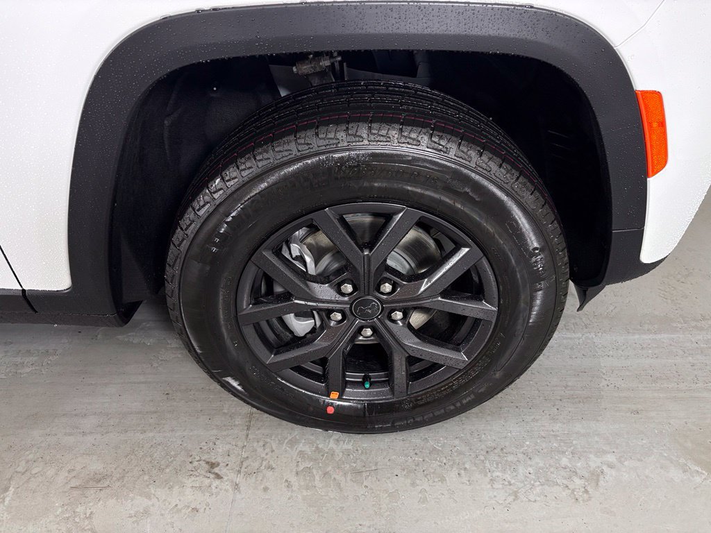 New 2027 Jeep Grand Cherokee Altitude RWD image 10