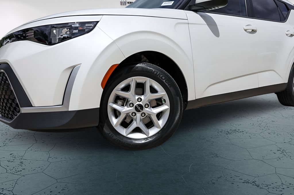 Used 2023 Kia Soul LX w/ LX Technology Package FWD image 4