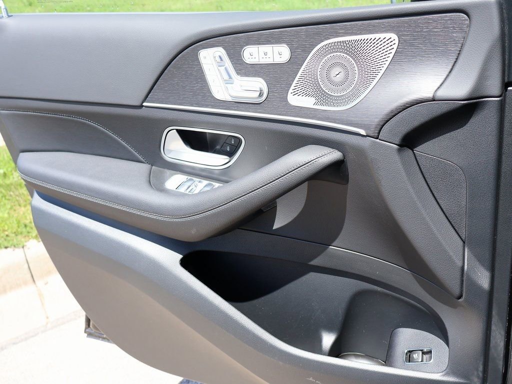 Certified 2025 Mercedes-Benz GLS 450 4MATIC image 40