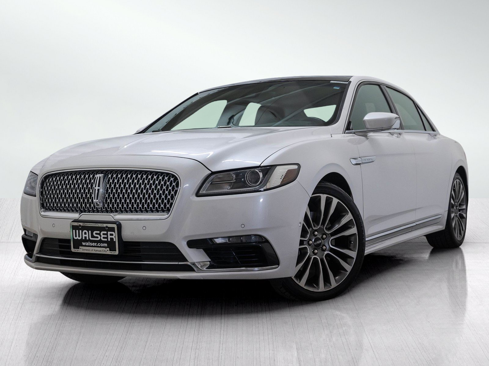 Used 2017 Lincoln Continental Reserve AWD/4WD image 1