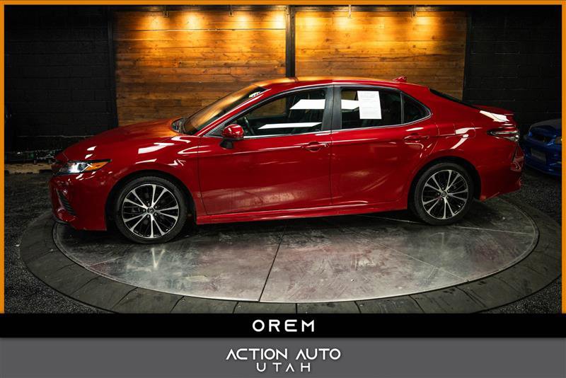 Used 2020 Toyota Camry SE w/ Carpet Mat Package image 1