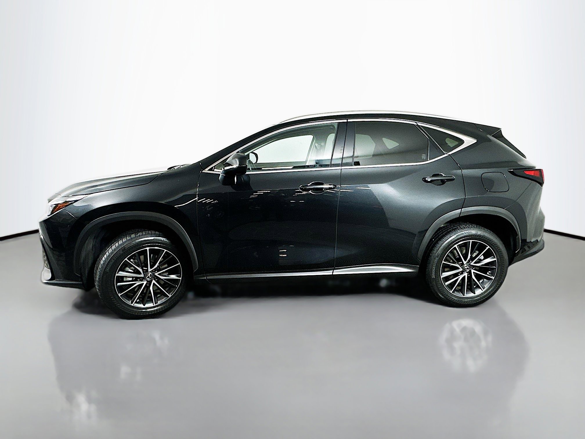 Certified 2023 Lexus NX 350h AWD w/ Towing Package (2000 Lbs) image 4