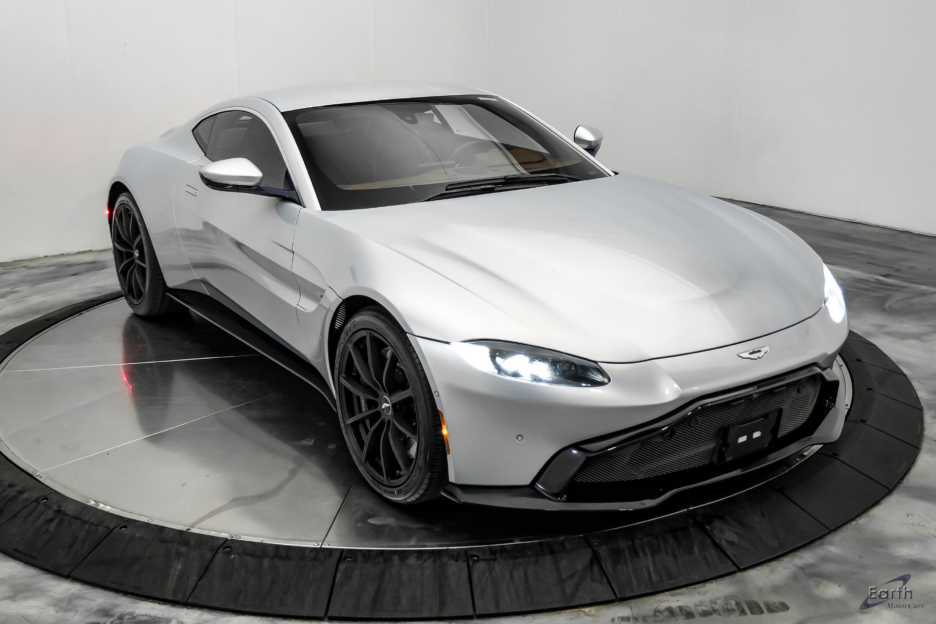 Used 2020 Aston Martin V8 Vantage Coupe RWD image 25