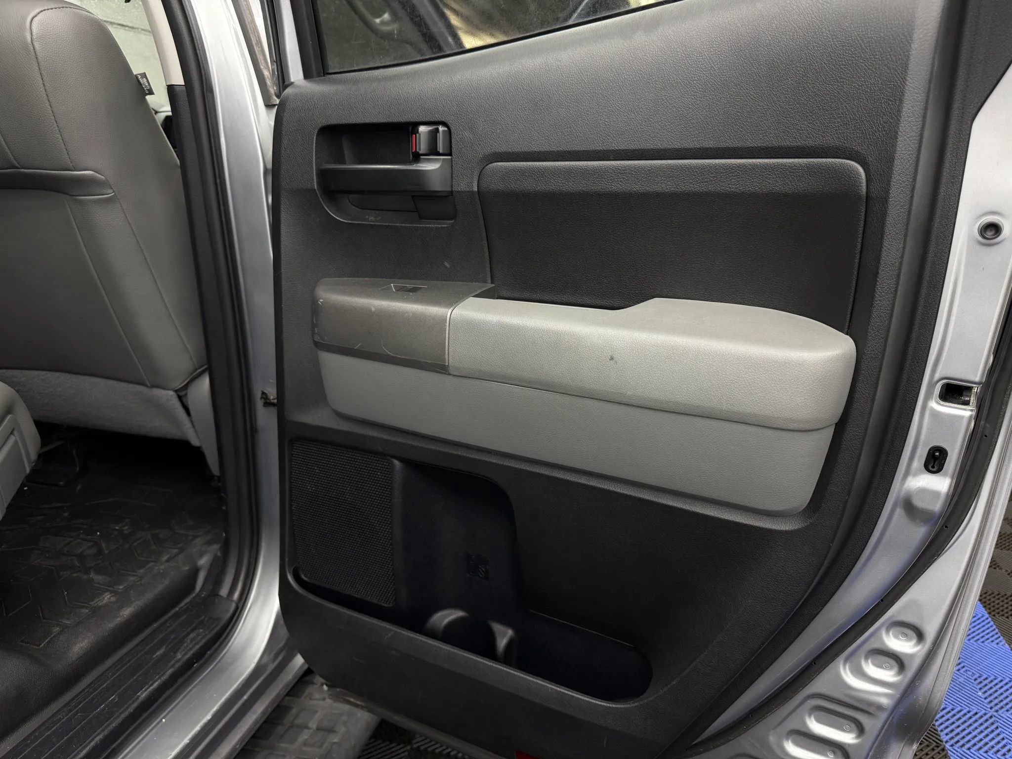 Used 2013 Toyota Tundra 4x4 Double Cab w/ Tow Pkg image 8