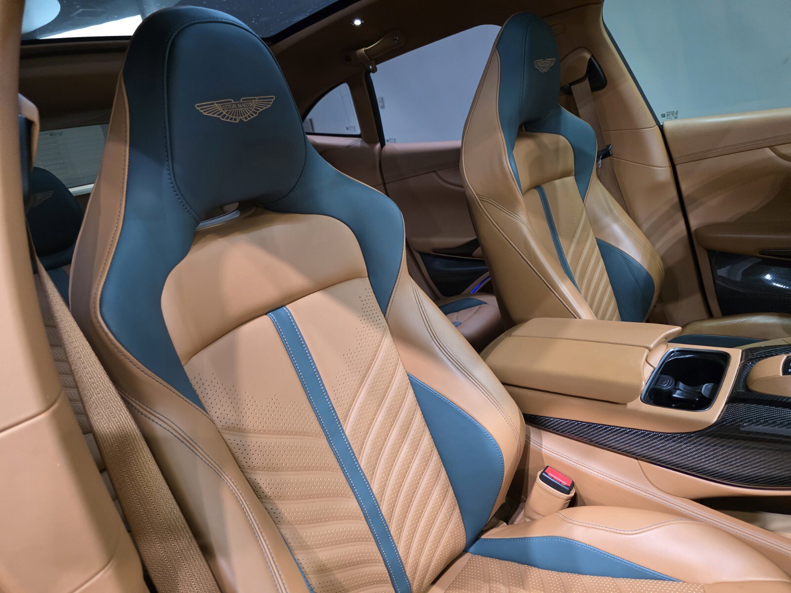 Used 2024 Aston Martin DBX 707 image 27