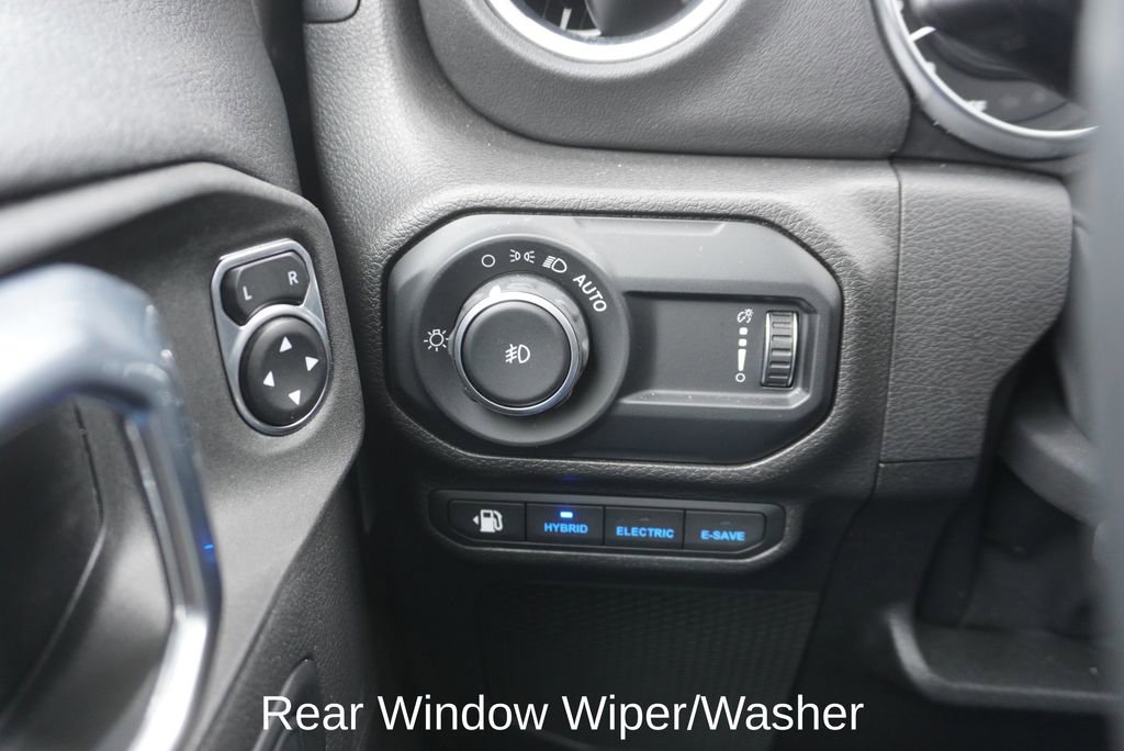 Used 2023 Jeep Wrangler Unlimited Sahara w/ Cold Weather Group image 27