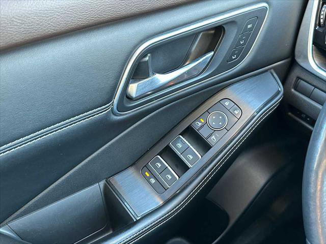 Used 2021 Nissan Rogue Platinum image 34