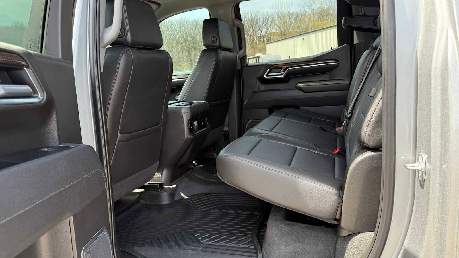 Used 2025 Chevrolet Silverado 1500 LT Trail Boss w/ Convenience Package II AWD/4WD image 8