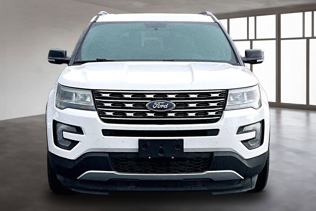 Used 2017 Ford Explorer XLT FWD image 4