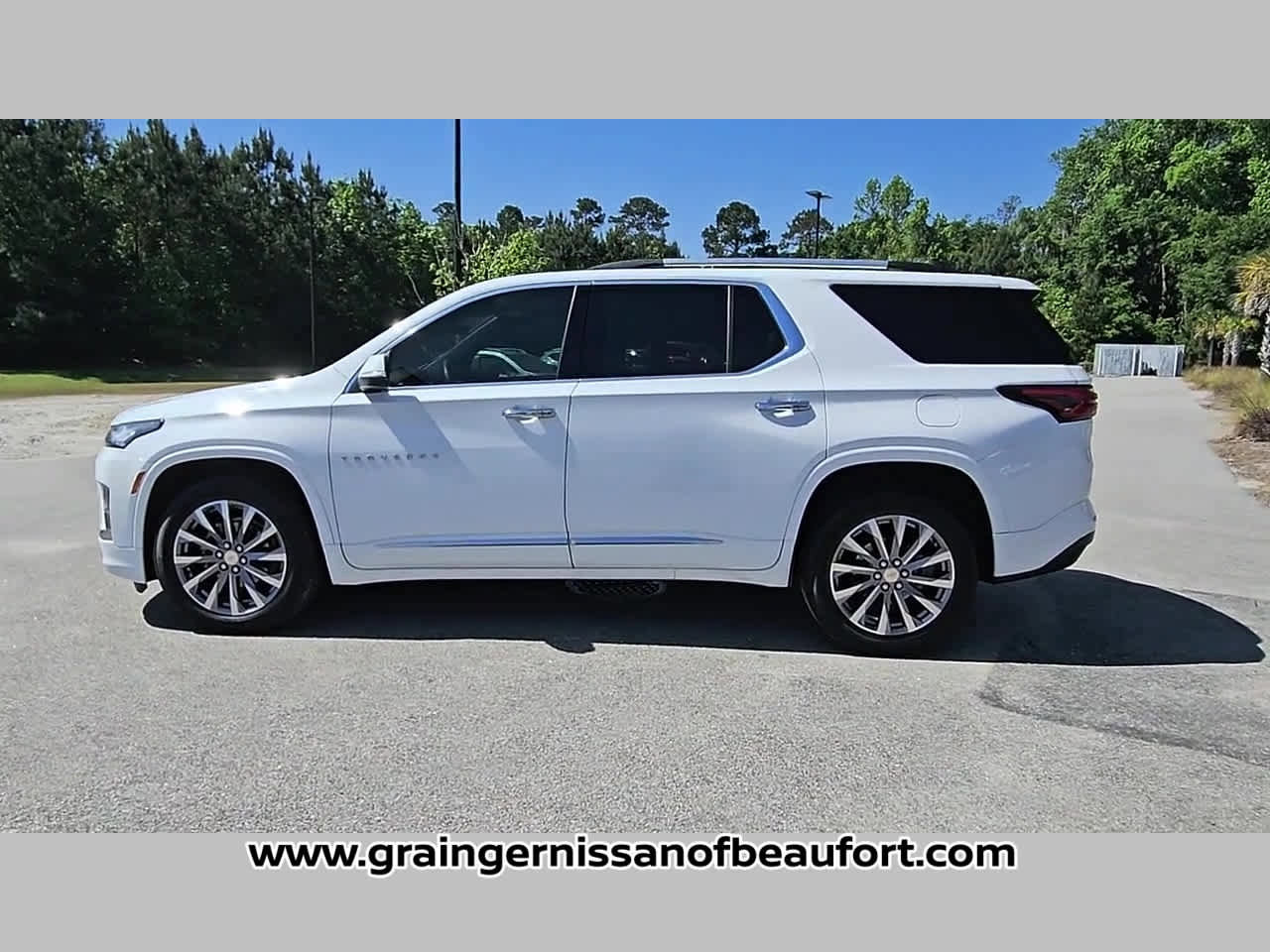Used 2023 Chevrolet Traverse Premier FWD image 26