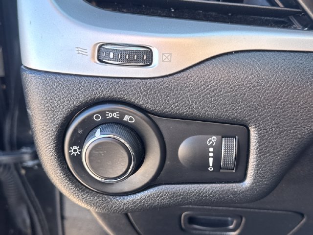 Used 2014 Jeep Cherokee Sport FWD image 29