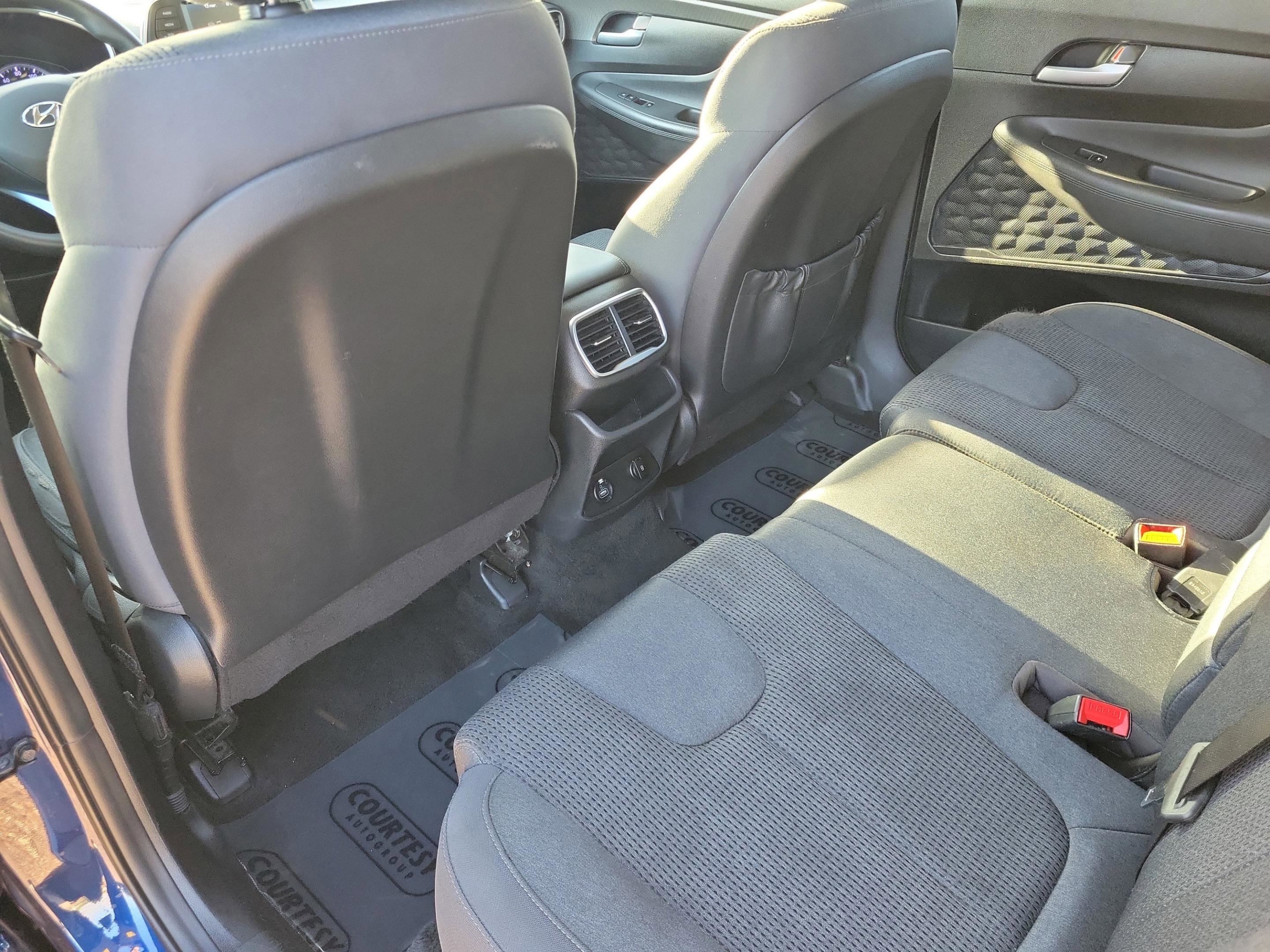 Used 2019 Hyundai Santa Fe SE image 11